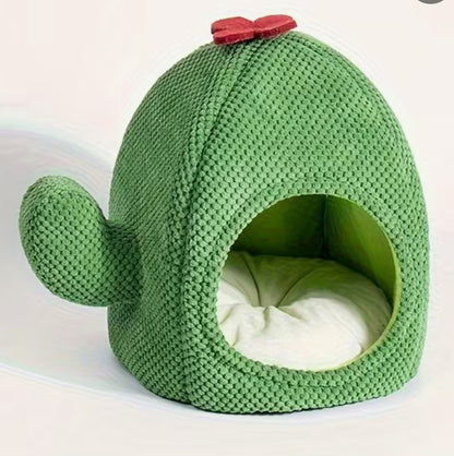 All-Season Comfort Cat & Small Dog House - Modern Cactus Pet Bed with Soft Green Interior, Cute Desert Hut Design, Easy Assembly Indoor/Outdoor Shelter, Cozy Durable Hideout for Cats and Small Dogs, Compact Spacious Bed with Entrance